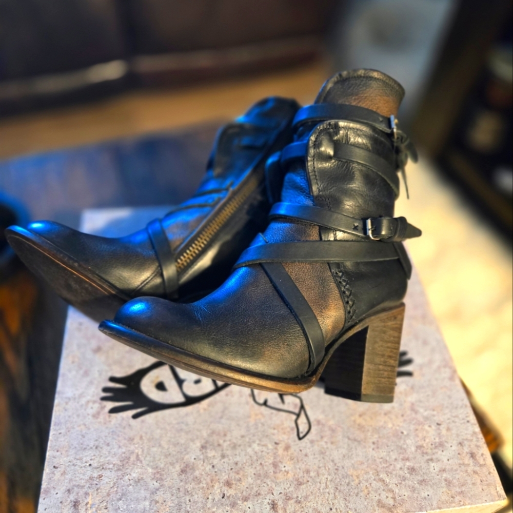 Freebird Black Distressed Ankle Boots - Picture 4 of 16